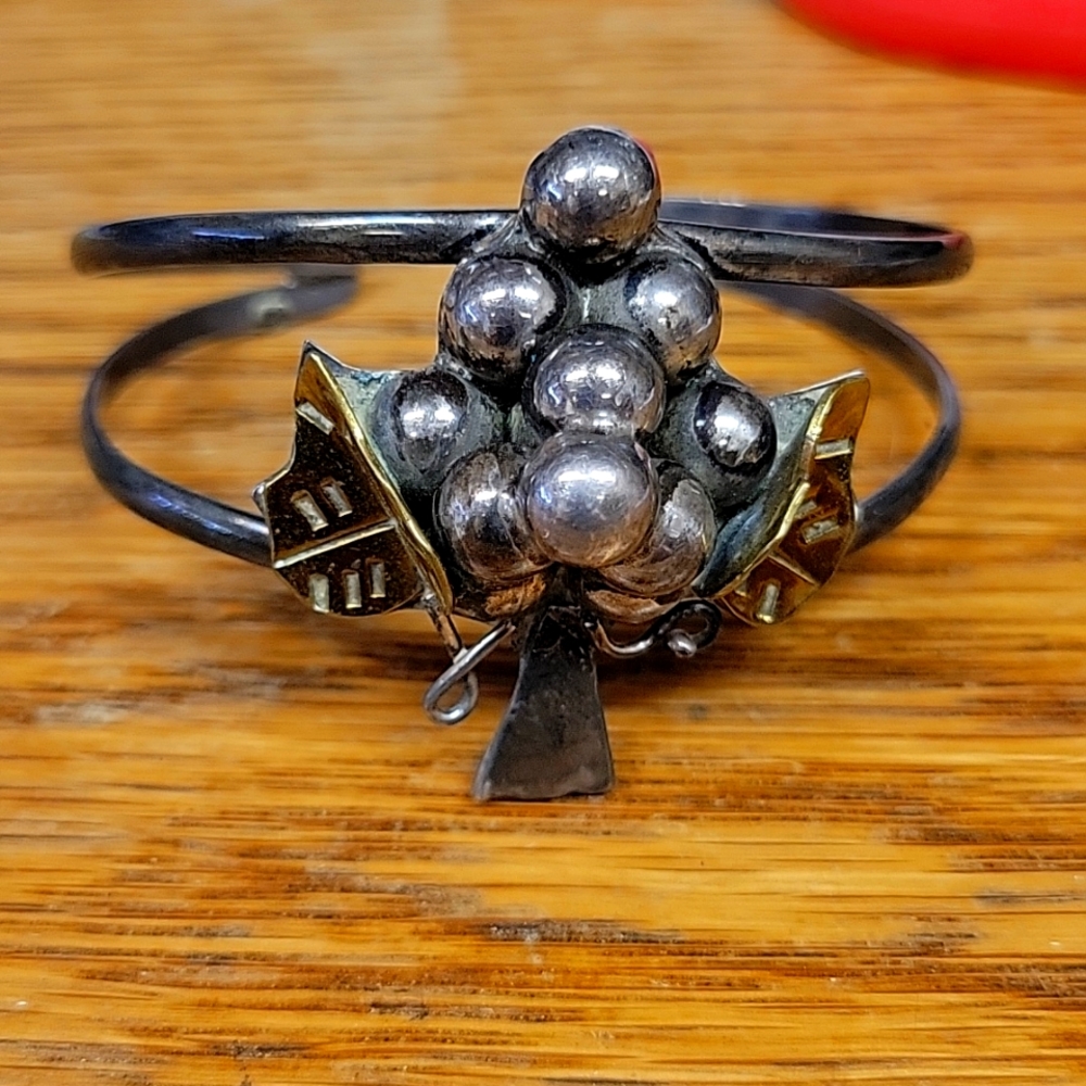 Grapeleaf bracelet